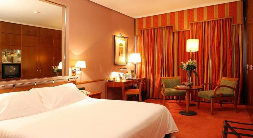 Hotel Palafox سرقسطة المظهر الخارجي الصورة A room at the hotel