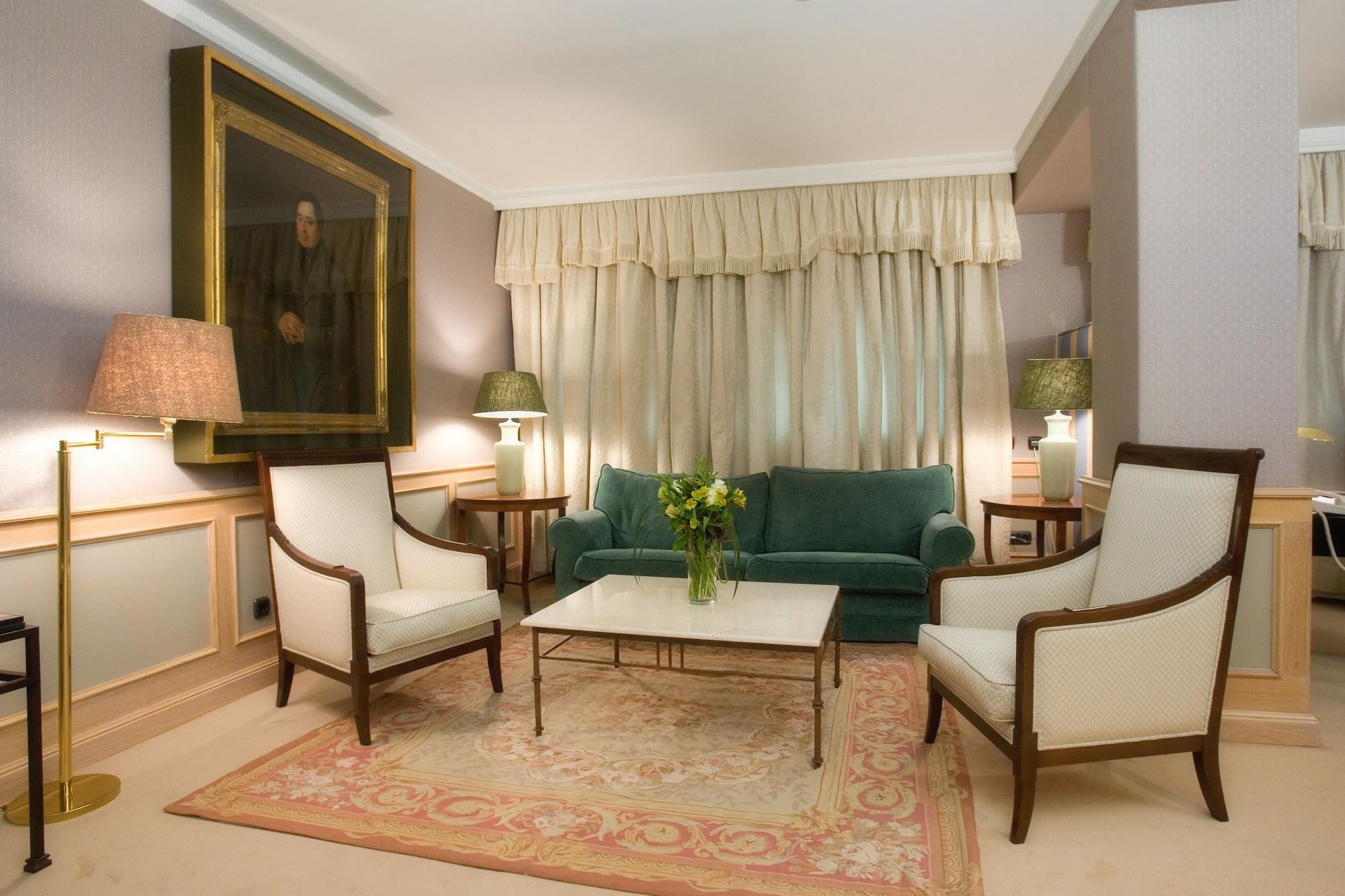 Hotel Palafox سرقسطة المظهر الخارجي الصورة A living room