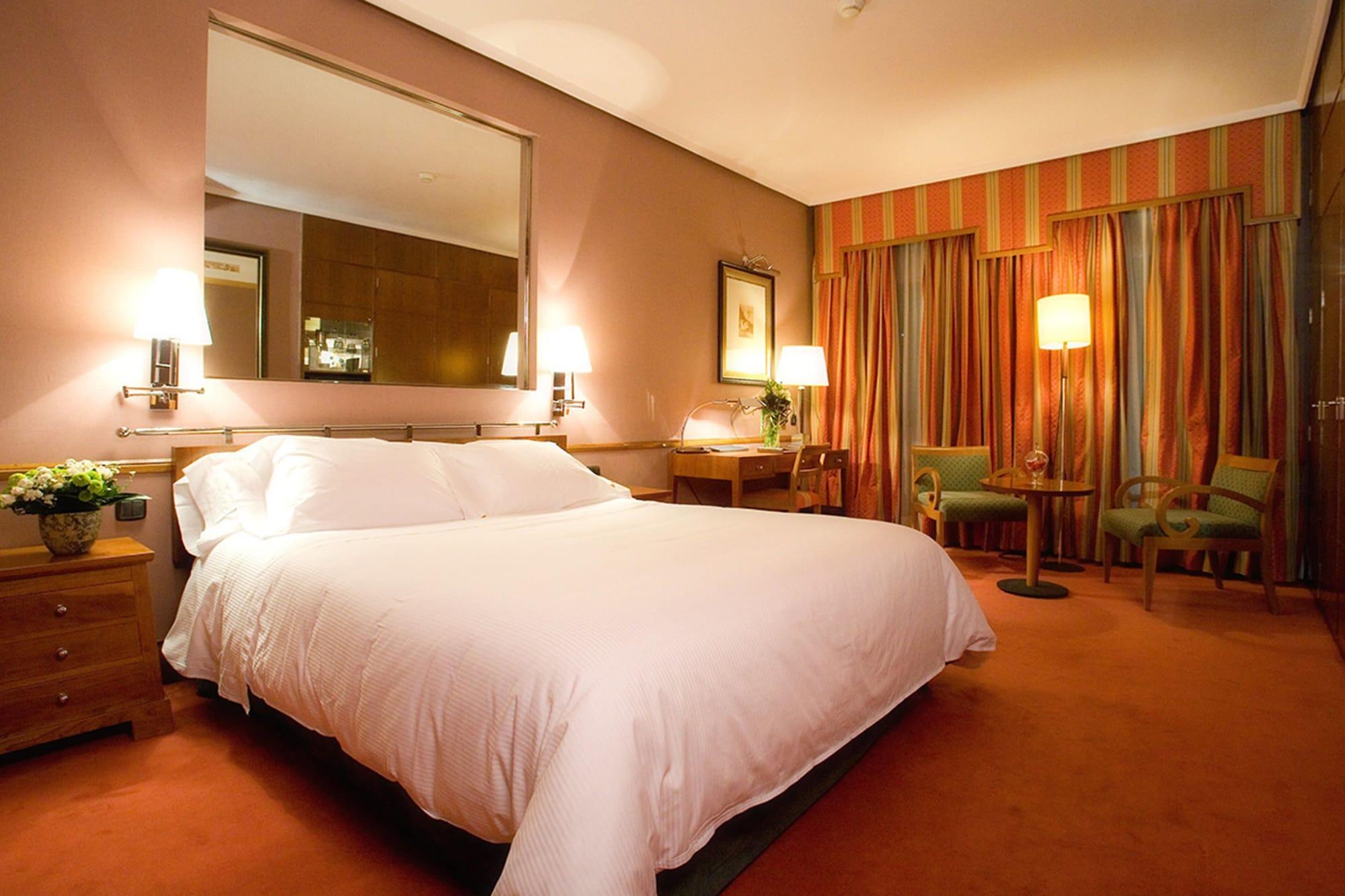 Hotel Palafox سرقسطة المظهر الخارجي الصورة A bedroom at the InterContinental Madrid