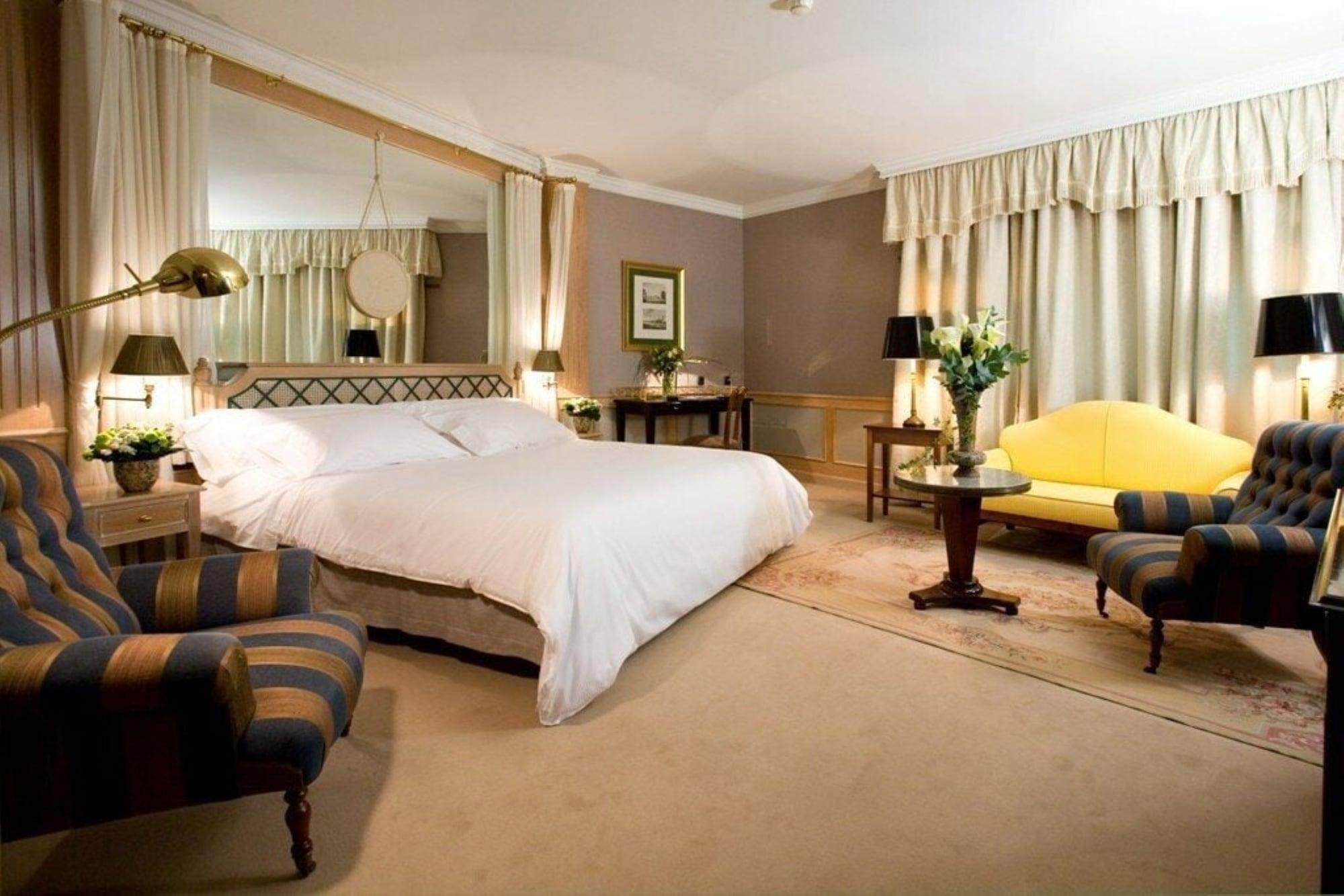 Hotel Palafox سرقسطة المظهر الخارجي الصورة A suite at the hotel
