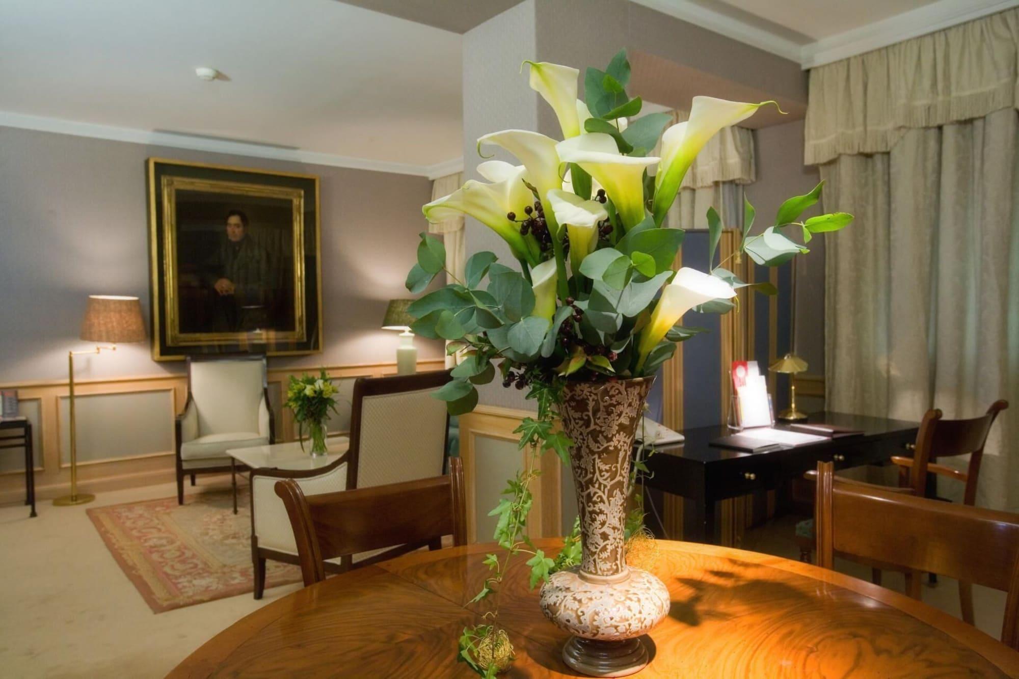 Hotel Palafox سرقسطة المظهر الخارجي الصورة A room at the hotel