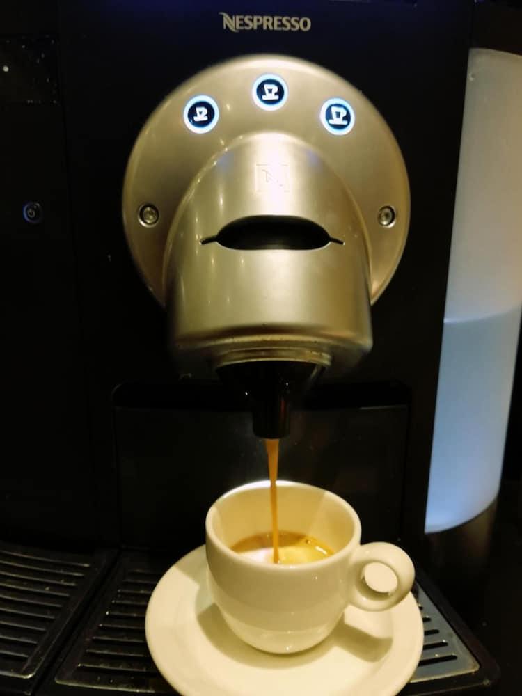 Hotel Palafox سرقسطة المظهر الخارجي الصورة A Nespresso machine