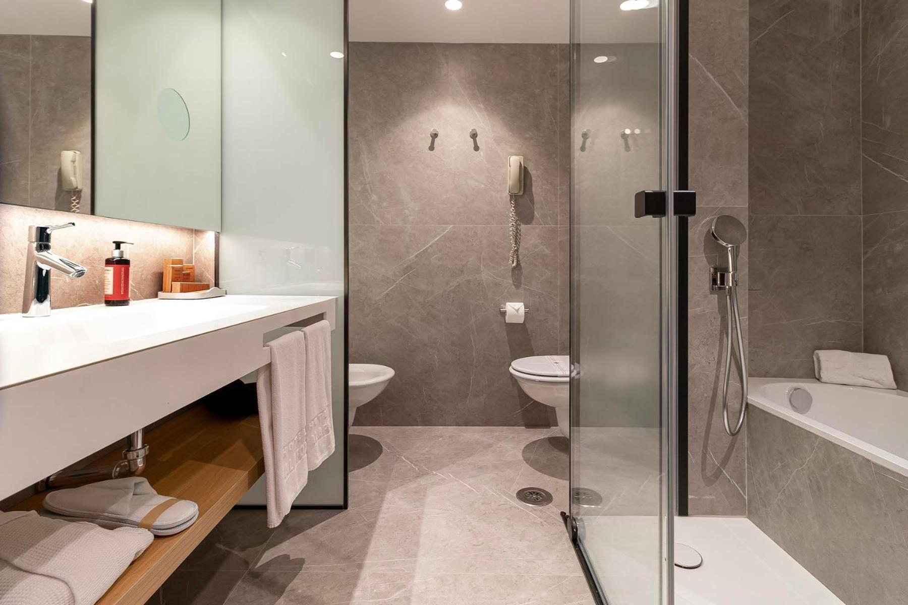 Hotel Palafox سرقسطة المظهر الخارجي الصورة Bathroom