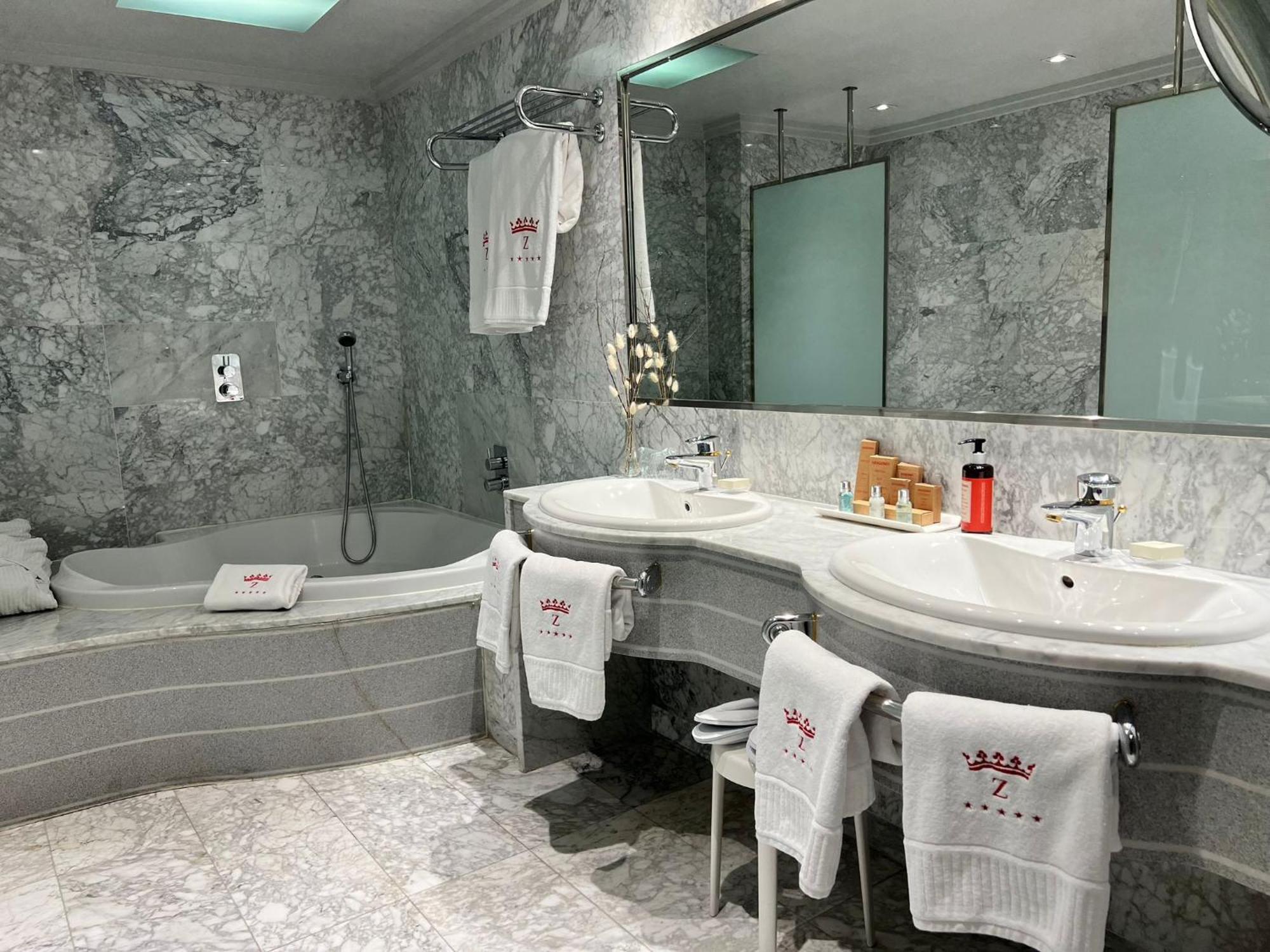 Hotel Palafox سرقسطة المظهر الخارجي الصورة Bathroom