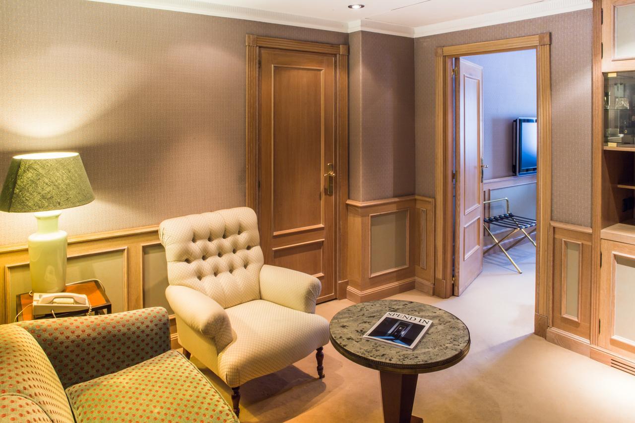 Hotel Palafox سرقسطة المظهر الخارجي الصورة A suite at the hotel