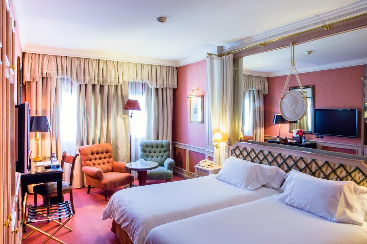 Hotel Palafox سرقسطة المظهر الخارجي الصورة A room at the Hotel Carlton