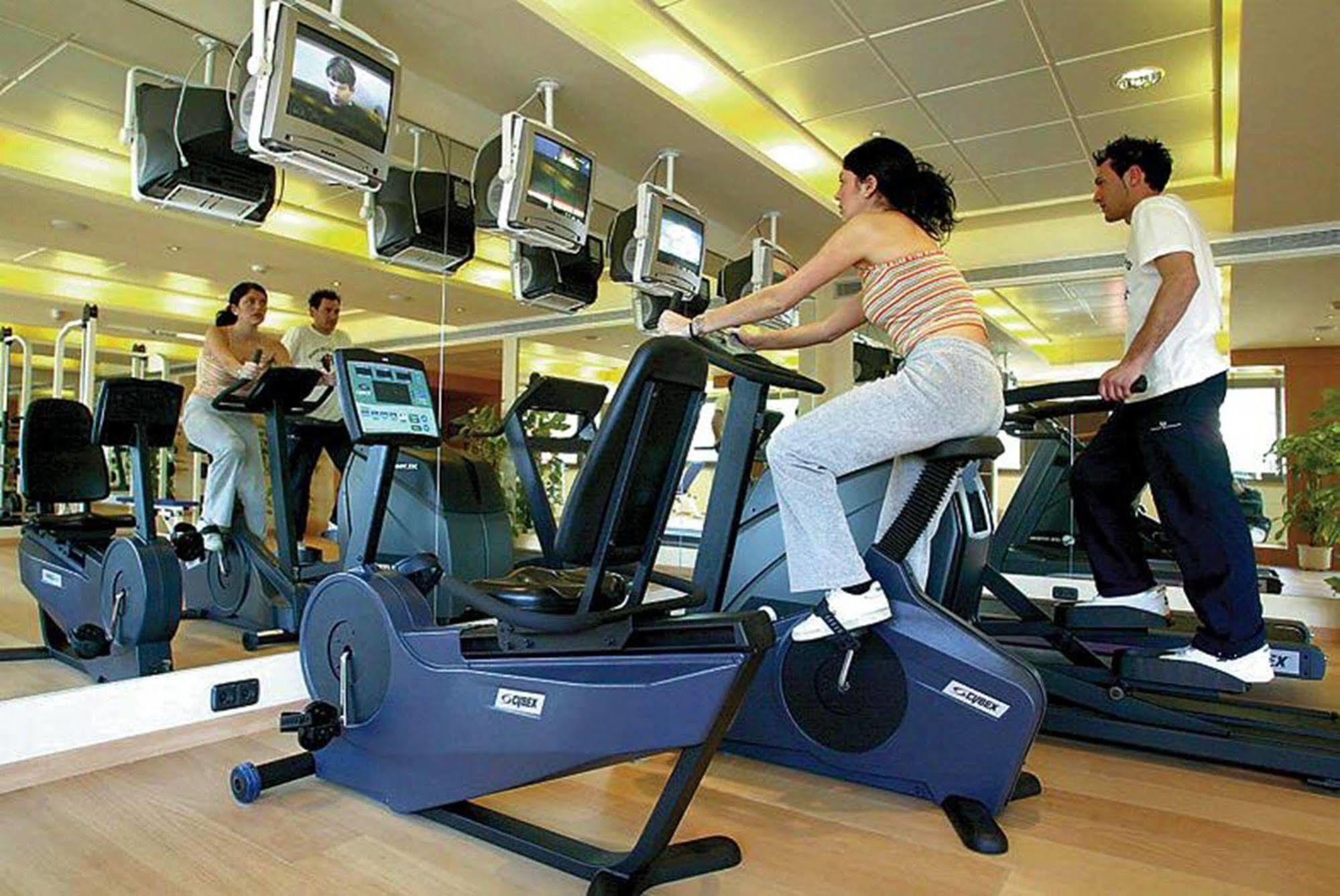 Hotel Palafox سرقسطة المظهر الخارجي الصورة A gym in Madrid, Spain