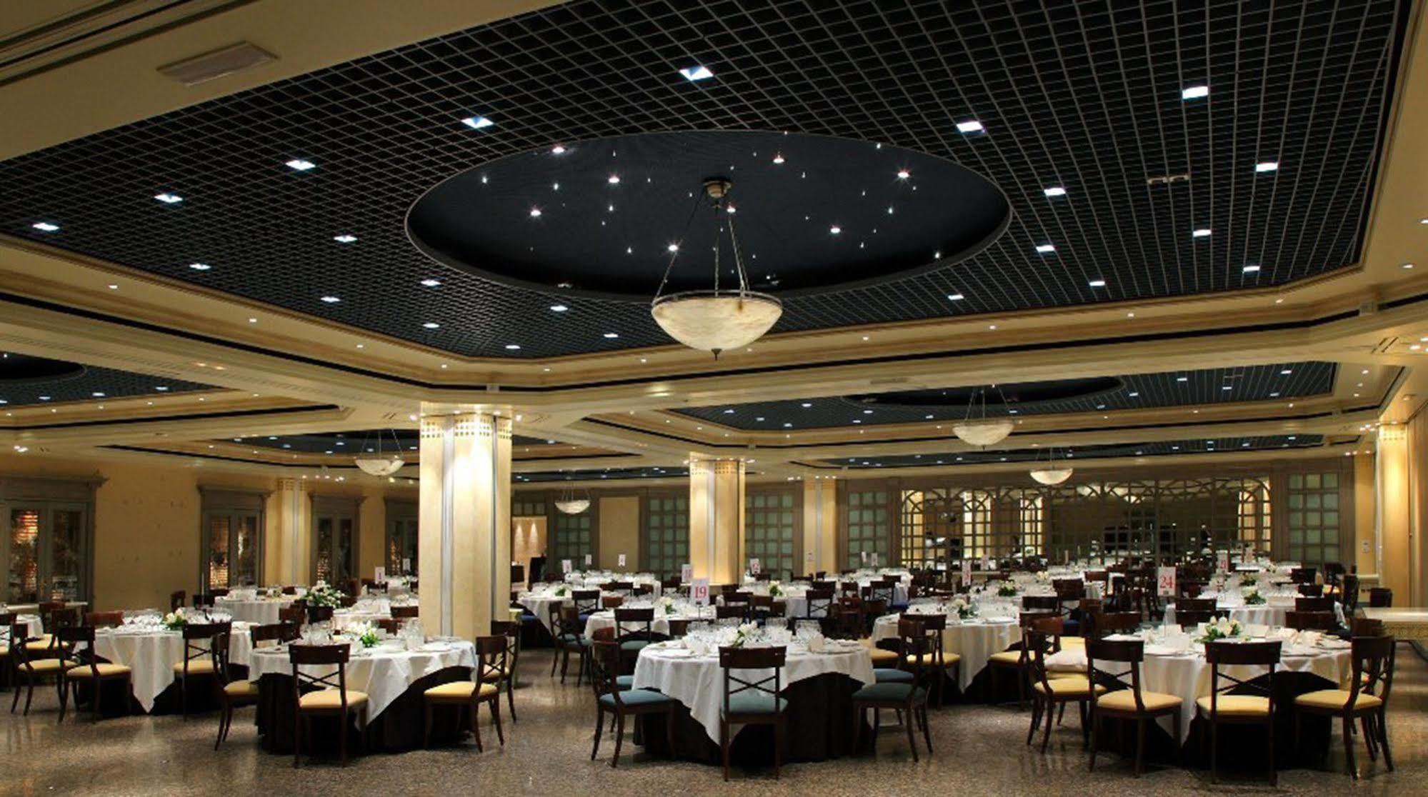Hotel Palafox سرقسطة المظهر الخارجي الصورة The ballroom at the Ritz-Carlton, Tysons